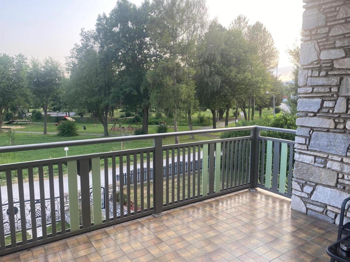 Apartment Mit Parkblick Gratkorn Bagian luar foto