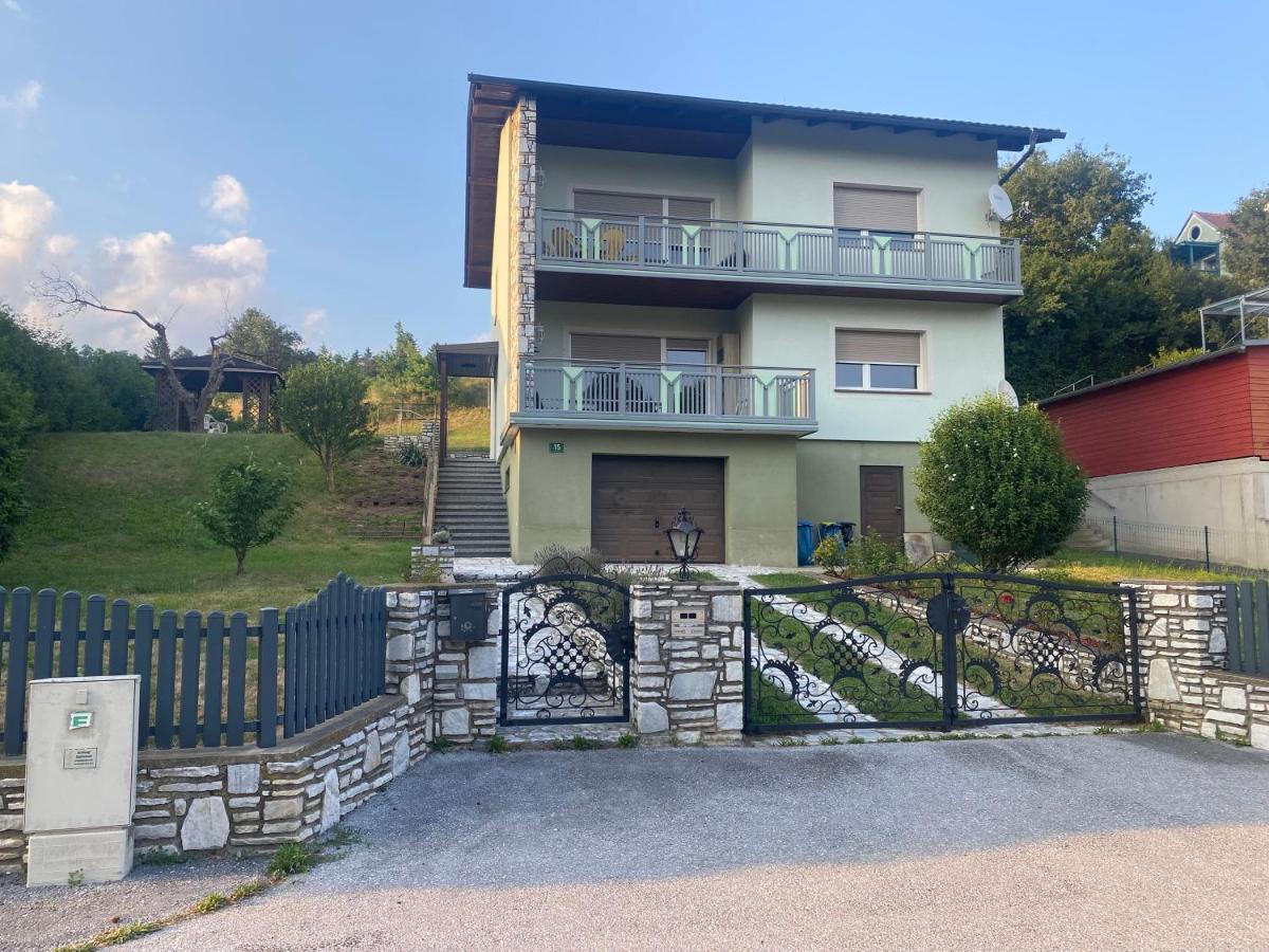 Apartment Mit Parkblick Gratkorn Bagian luar foto